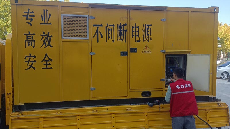 嘉黎柴油发电机组和UPS电源配合使用时，如何避免切换过程中的电力中断？